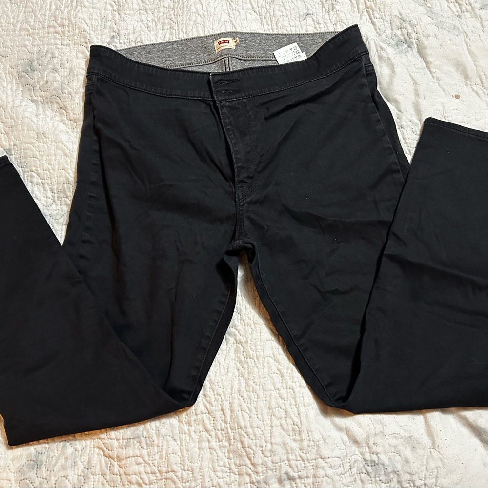 Levi's Black Ankle Cropped Pants